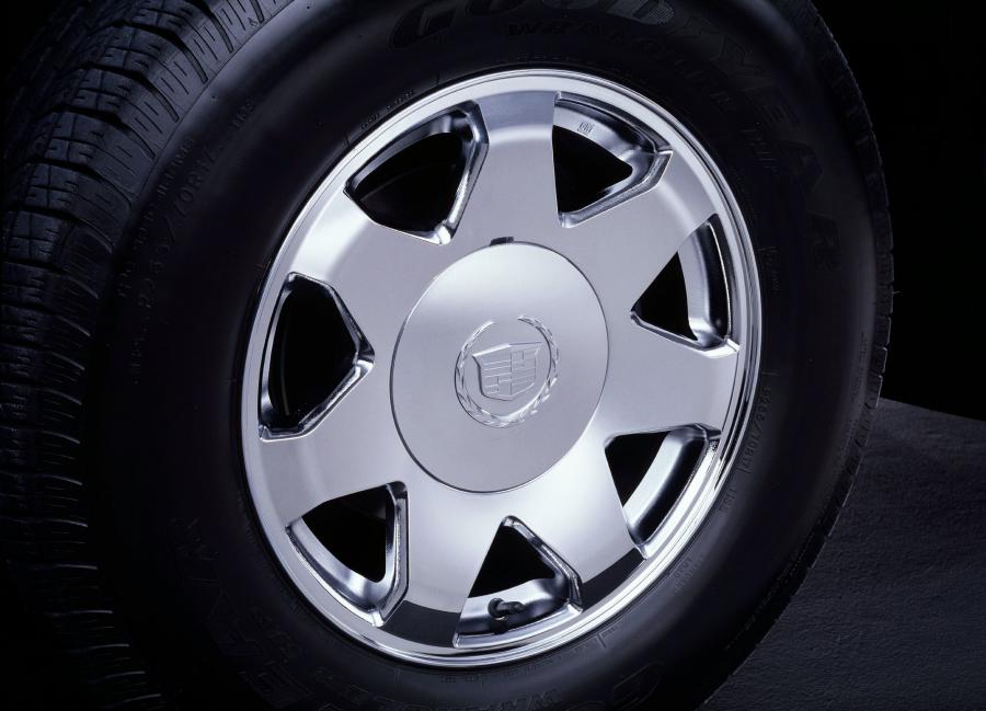  Cadillac Escalade 2002 года  (фото 11 из 47)